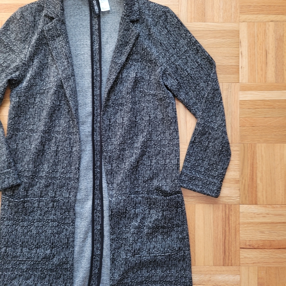 DIVIDED Lightweight Soft Jacket - Picture 2 of 9